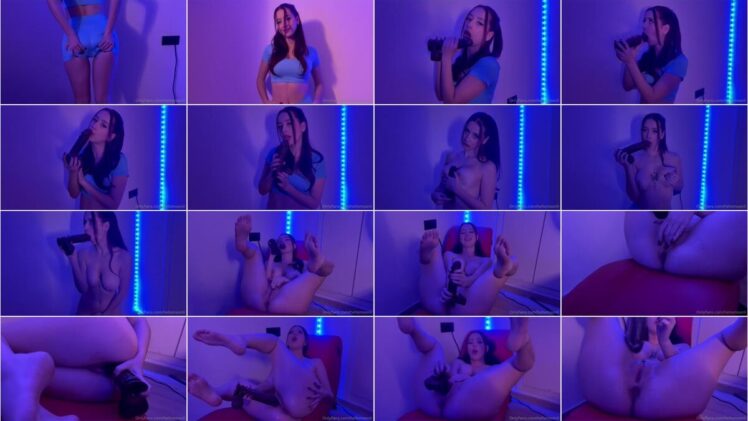 Hellomoonli Stuffs Her Pussy With A BBC Dildo